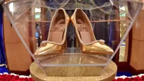 El par de tacones est&aacute; expuesto desde el mi&eacute;rcoles en el hotel Burj Al Arab. (Foto: AFP/Video: AFP)