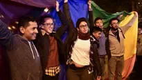 Celebración de personas ante la medida de la Corte Constitucional de Ecuador. Foto: AFP