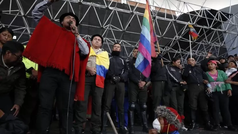 Ecuador: manifestantes indígenas retienen a 8 policías en Casa de la Cultura de Quito