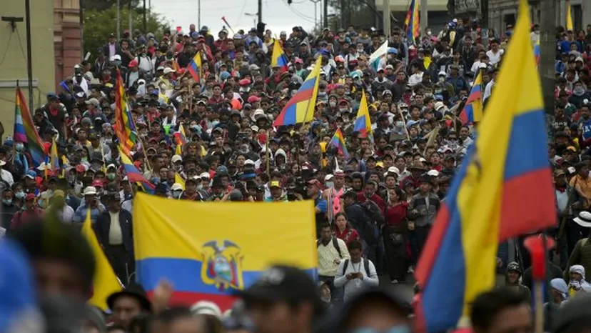 Ecuador: miles de indígenas marchan contra alza de precios de los combustibles