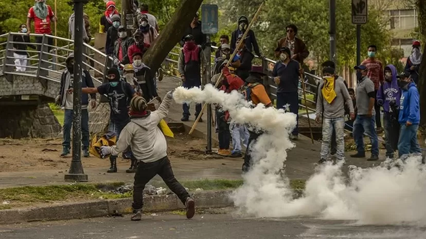 Ecuador: Policía e indígenas se enfrentan en noveno día de protestas 