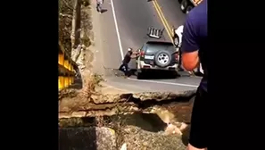 Imágenes difundidas por testigos muestran cómo el camión quedó colgado. Foto: Canal N