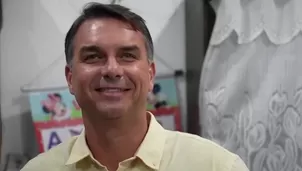El senador Flávio Bolsonaro abandonó Brasil con destino a Estados Unidos sin cumplir la orden del Tribunal Supremo de entregar su pasaporte en el marco de una investigación por lavado de dinero . El Gobierno de Donald Trump le otorgará visados a él y a su familia. Video: Canal N
