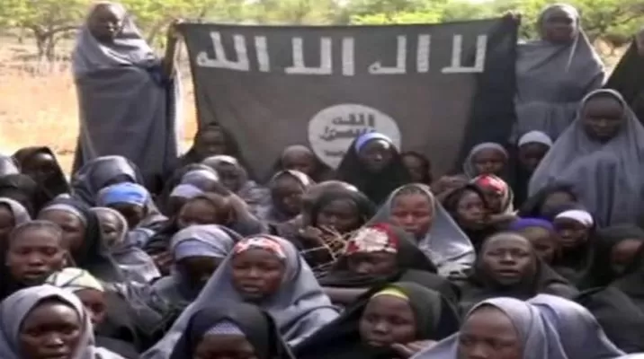 EE.UU. envió aviones espías para localizar a adolescentes secuestradas en Nigeria EE.UU. envió aviones espías para localizar a adolescentes secuestradas en Nigeria