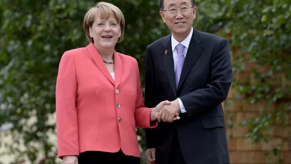 Ban Ki-moon y Angela Merkel. (Vía: AFP)