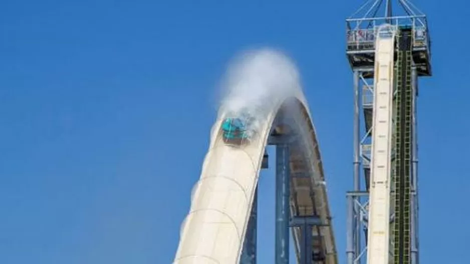 Se trataba de un tobogán acuático de 58 metros de altura. (Vía: AFP)