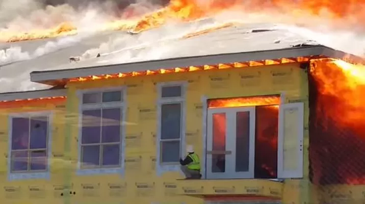 EE.UU.: Obrero logró salvar su vida al escapar de incendio en Houston EE.UU.: Obrero logró salvar su vida al escapar de incendio en Houston