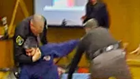 Padre de tres víctimas de Larry Nassar intentó atacarle. Video: Canal N