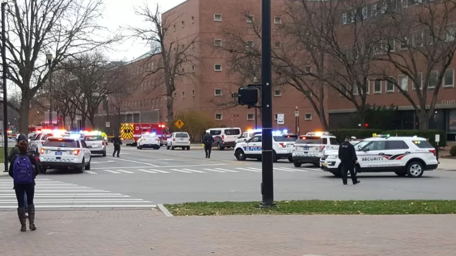 Despliegue policial en el extenso campus de la Universidad de Ohio. (Vía: Twitter)