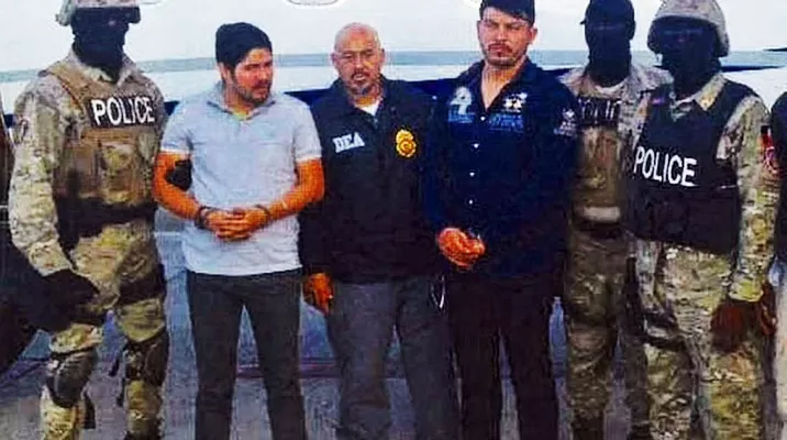 Efraín A. Campo, 2º de la izquierda y Francisco Flores, el 4º desde la izquierda. Foto: elnuevoherald.com Efraín A. Campo, 2º de la izquierda y Francisco Flores, el 4º desde la izquierda. Foto: elnuevoherald.com
