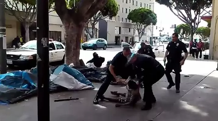 Estados Unidos: policías mataron a un indigente en Los Ángeles Estados Unidos: policías mataron a un indigente en Los Ángeles