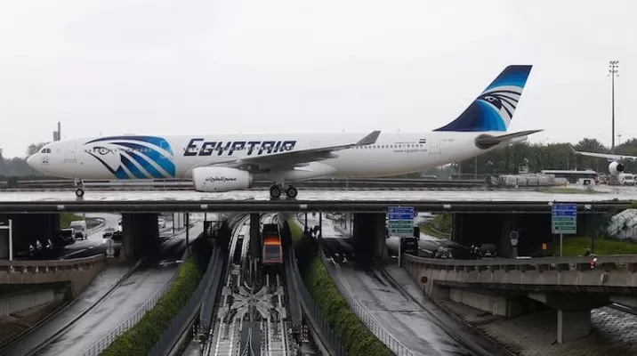 Captan señal "probablemente" de caja negra de avión de EgyptAir Captan señal "probablemente" de caja negra de avión de EgyptAir