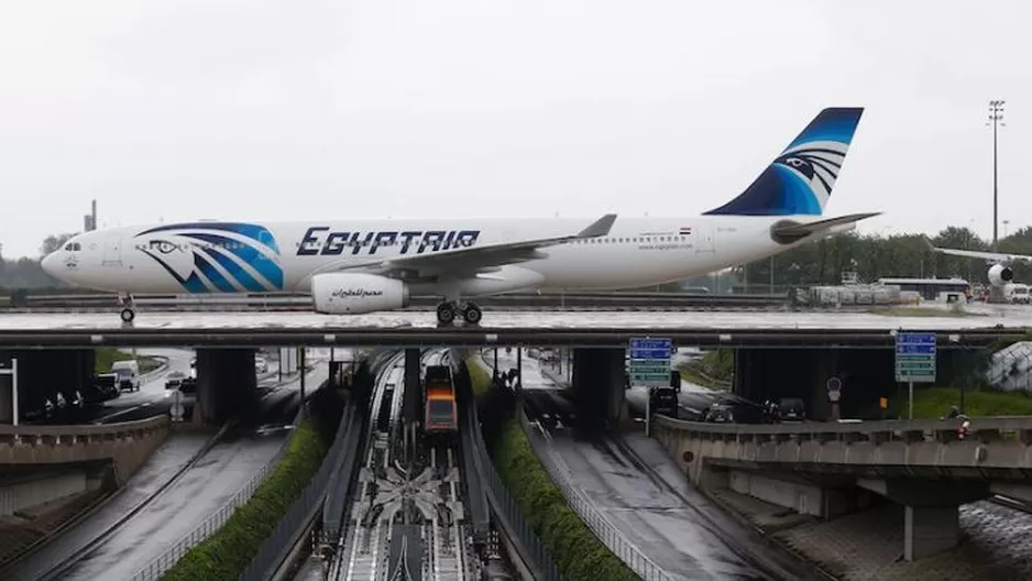 Captan señal "probablemente" de caja negra de avión de EgyptAir