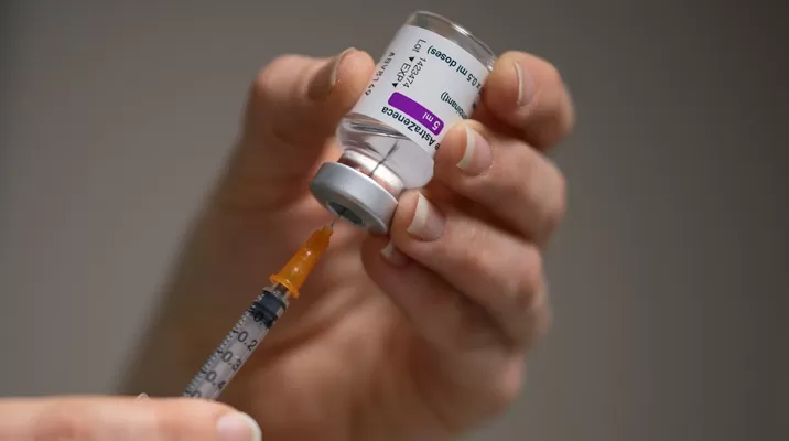 EMA dice que aún no ha concluido su investigación sobre la vacuna de AstraZeneca contra la COVID-19. Foto referencial: AFP EMA dice que aún no ha concluido su investigación sobre la vacuna de AstraZeneca contra la COVID-19. Foto referencial: AFP