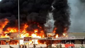 Emiratos Árabes Unidos: Se registra un fuerte incendio en un mercado de Ajman. Foto: Captura