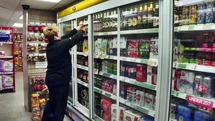 Escocia, primera nación en fijar un precio mínimo al alcohol. Video: AFP