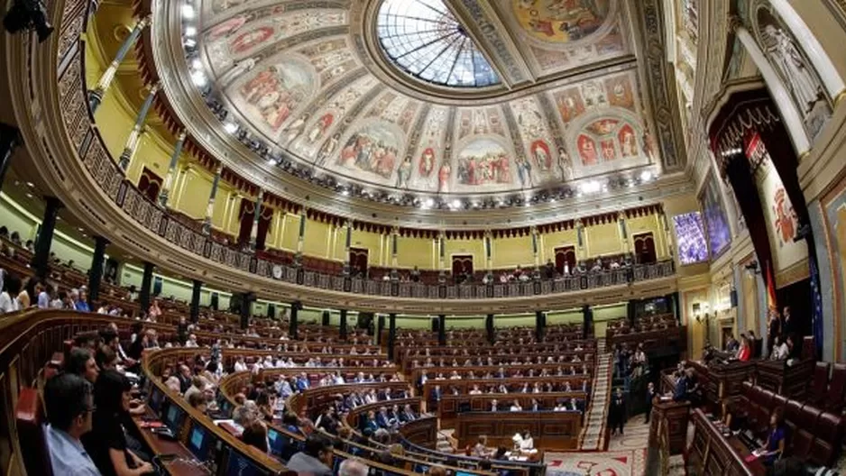 España: el Parlamento está fragmentado y a la espera de negociaciones para formar mayoría. Foto: AFP