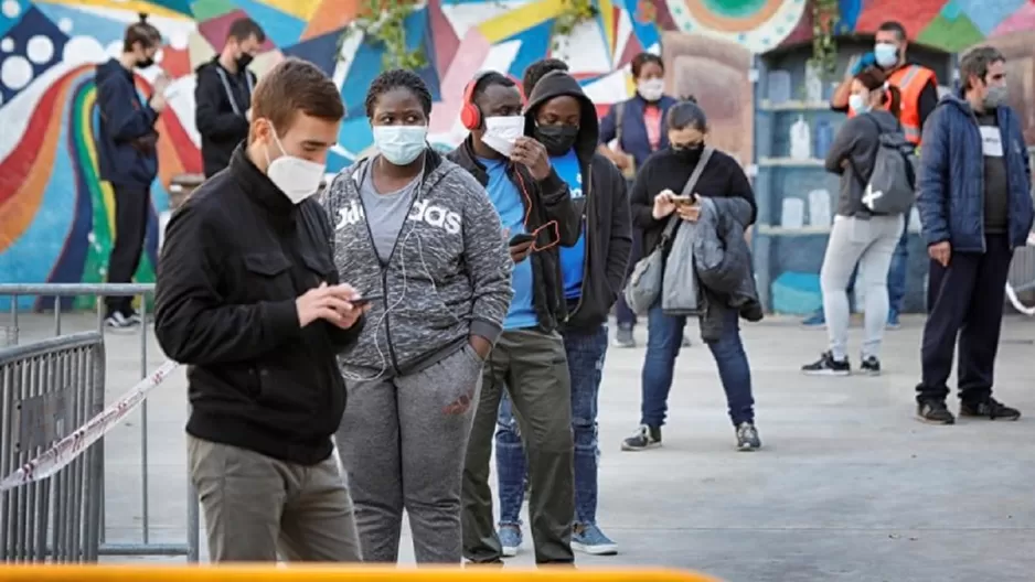 España registra récord de 23 580 casos de coronavirus en un solo día. Foto: EFE