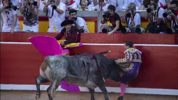 Espa&ntilde;a: torero es corneado y sufre un &quot;grav&iacute;simo cuadro&quot; de fracturas costales. Foto: EFE