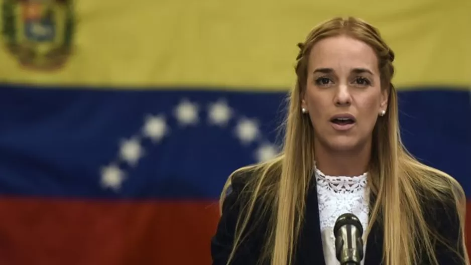 La esposa de Leopoldo L&oacute;pez, Lilian Tintori, y su hija llegan a Espa&ntilde;a. Foto: AFP