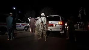 Al menos 62 personas murieron en Pakist&aacute;n y m&aacute;s de un centenar resultaron heridas luego que tres hombres fuertemente armados irrumpieran en la noche del lunes en una academia de cadetes. (V&iacute;a: AFP)