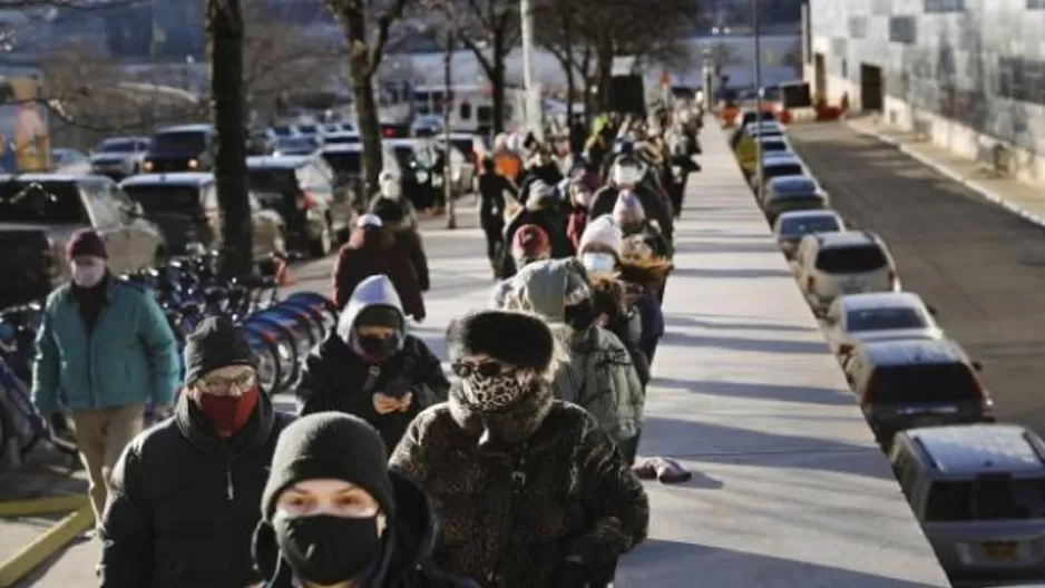 Estados Unidos: Autoridades sanitarias anuncian que vacunados contra COVID-19 pueden reunirse sin mascarilla. Foto referencial: EFE