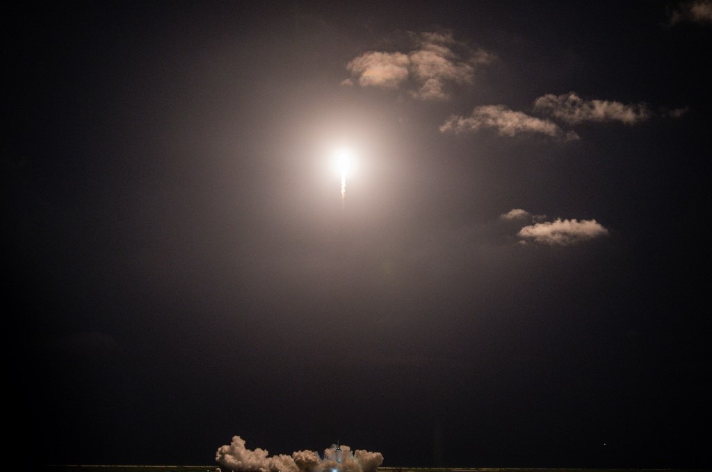 Estados Unidos: Cápsula de SpaceX despegó con la primera misión de civiles al espacio