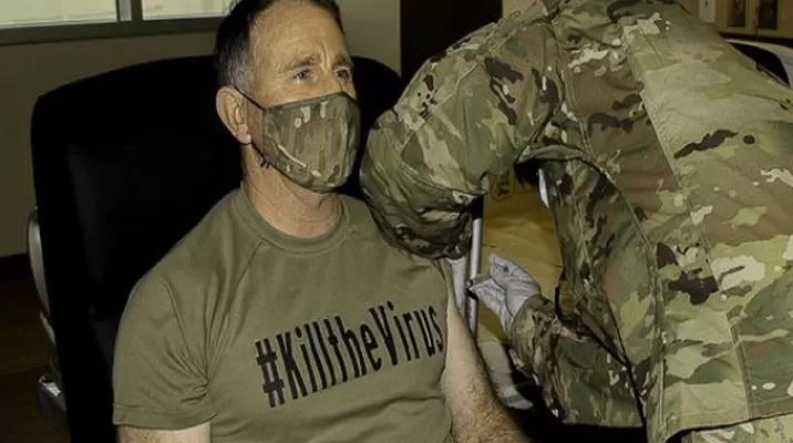 Estados Unidos ordena a todos sus militares vacunarse contra la COVID-19 antes del 15 de septiembre. Foto referencial: AFP Estados Unidos ordena a todos sus militares vacunarse contra la COVID-19 antes del 15 de septiembre. Foto referencial: AFP