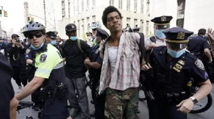 Estados Unidos: Minneapolis declara toque de queda ante disturbios por muerte de George Floyd. Foto: AFP Estados Unidos: Minneapolis declara toque de queda ante disturbios por muerte de George Floyd. Foto: AFP