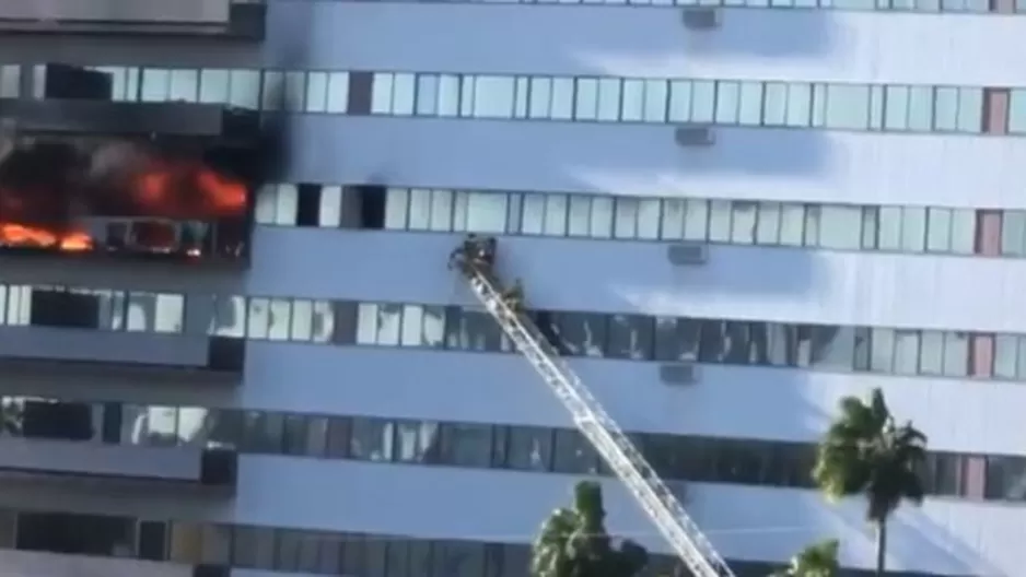 EE. UU.: Ocho heridos tras incendio en edificio en Los &Aacute;ngeles. Foto: Canal 44