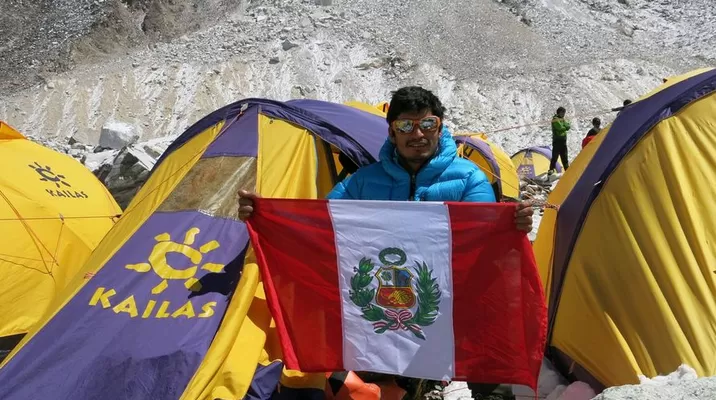 Facebook: montañista peruano narra situación en Everest tras terremoto Facebook: montañista peruano narra situación en Everest tras terremoto