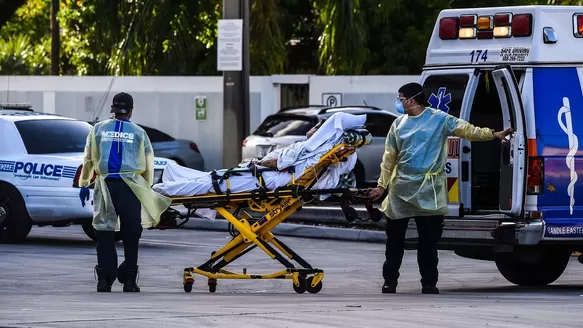 Florida no para de batir récords: Ahora supera los 15 000 hospitalizados por COVID-19. Foto referencial: AFP