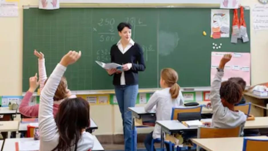 Unas 120 escuelas de primaria y secundaria fueron cerradas en Francia. Foto: Shutterstock