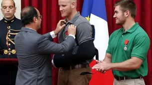 Fran&ccedil;ois Hollande concede Legi&oacute;n de Honor a Spencer Stone, Chris Norman, Alek Skarlatos y Anthony Sadler. (V&iacute;a: AFP)