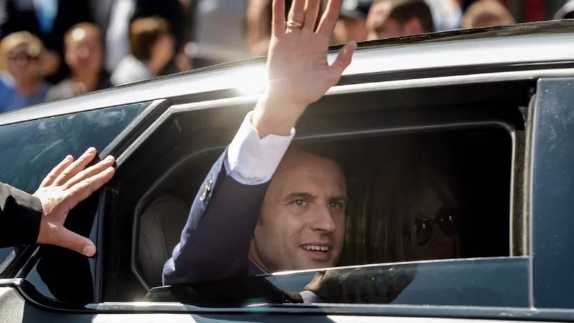 Francia: Macron se encamina hacia una holgada mayoría en legislativas