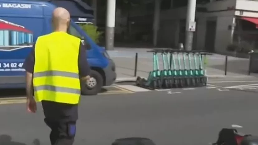 Francia: París retira alrededor de 15 mil scooters de sus calles de manera permanente 