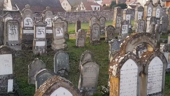 En Francia, varias &quot;inscripciones antisemitas&quot;, en su mayor&iacute;a &quot;cruces gamadas&quot;, fueron descubiertas. Foto: AFP