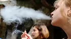 Francia prohibirá fumar en playas, parques y cerca de colegios