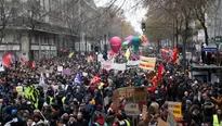 Francia: Masiva protesta por pensiones paraliza transporte. Foto y video: AFP