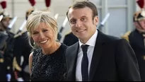 Macron junto a su esposa. La historia de la pareja sorprende a muchos. Foto: Difusión