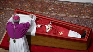 Momento que sellaron el féretro del papa Francisco. Foto: AFP. Video: Canal N