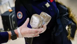 Un futbolista fue detenido en el aeropuerto de París con 100 kilos de cocaína. (Imagen Referencial/AFP)