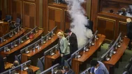 Gases lacrimógenos en el parlamento de Kosovo contra el acuerdo con Serbia