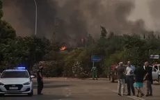 Grecia: Evacúan dos suburbios de Atenas por un fuerte incendio que ha quemado casas - Noticias de quemada