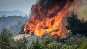 En Grecia, los bomberos griegos intentan detener este mi&eacute;rcoles el incendio en la isla de Eubea. Foto: EFE/Video: Canal N