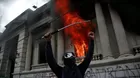 Guatemala: Cientos de manifestantes incendiaron el Congreso