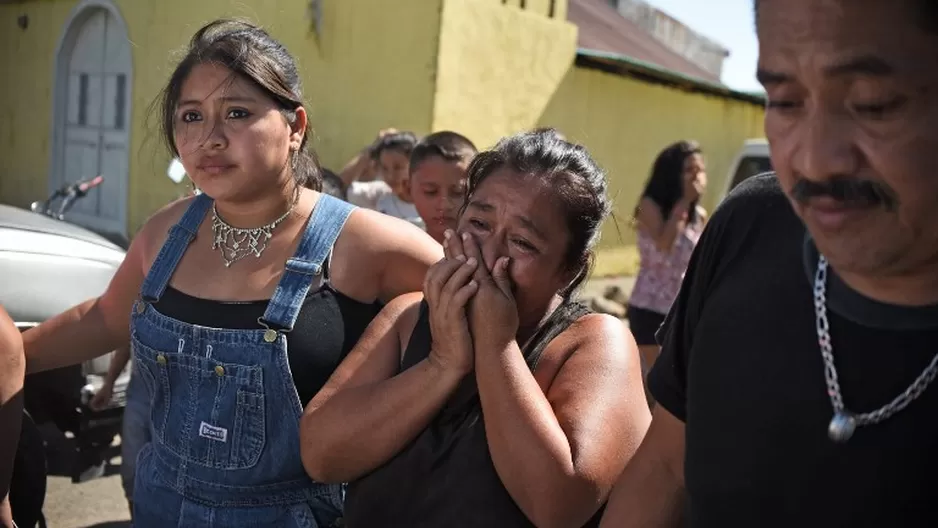 Familia de las víctimas. (Vía: AFP)