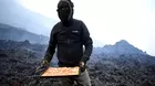 Guatemala: Hornean pizza sobre la lava que brota del volcán Pacaya