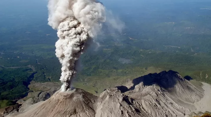 Volcán Santiaguito en Guatemala. Foto referencial: Gscf.fr Volcán Santiaguito en Guatemala. Foto referencial: Gscf.fr