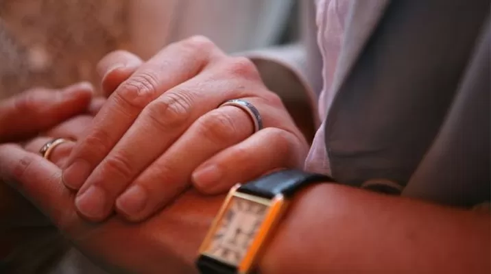 Parejas homosexuales en Irlanda. (Vía: BBC) Parejas homosexuales en Irlanda. (Vía: BBC)